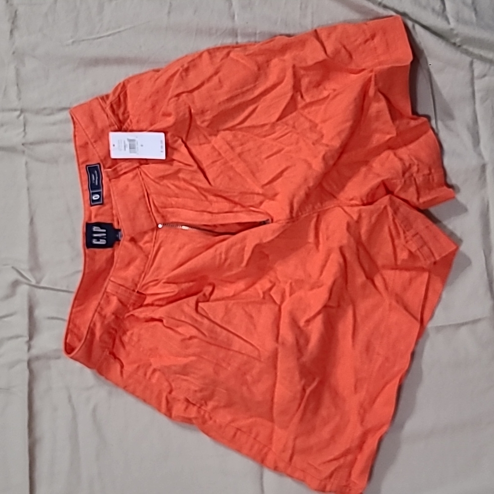 NWT Gap linen-blend pleated shorts